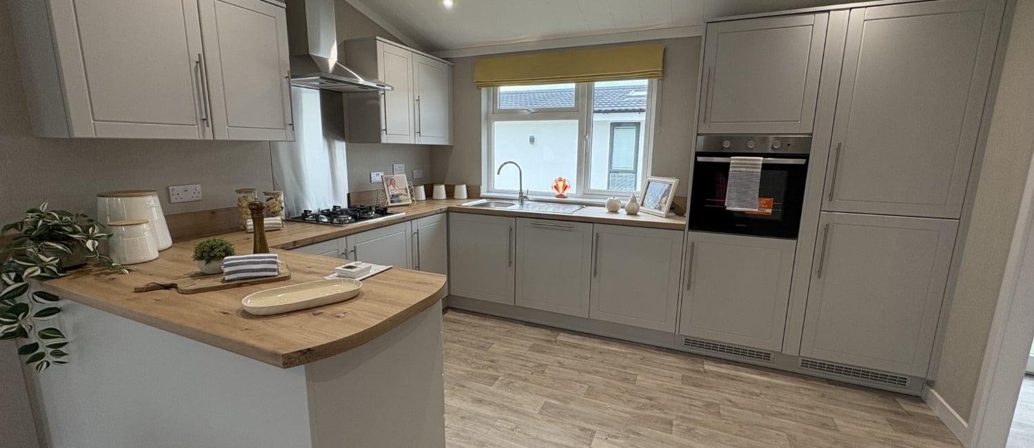 Newmarket 50ft 1 1500x650 [city]